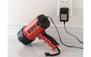 Busca Huella Black+Decker BSL100 Recargable 80lm Busca Huella Black+Decker BSL100 Recargable 80lm