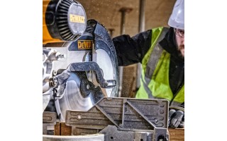 Sierra Ingletadora Telescópica Dewalt DWS780 305mm 1675W Sierra Ingletadora Telescópica Dewalt DWS780 305mm 1675W