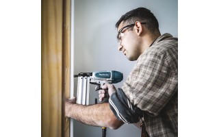 Clavadora Neumática Makita AF506 15-50mm