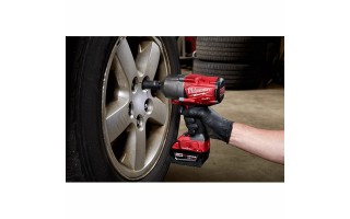 Llave de Impacto a Batería Milwaukee 1/2'' 1900Nm 18V S/ BAT Llave de Impacto a Batería Milwaukee 1/2'' 1900Nm 18V S/ BAT