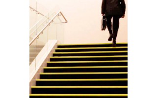 Grada para Escaleras Qrubber 151cm Estriada Negro/Ama