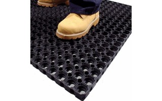 Plancha Antifatiga y Drenaje Qrubber 20mm 150x100cm Plancha Antifatiga y Drenaje Qrubber 20mm 150x100cm