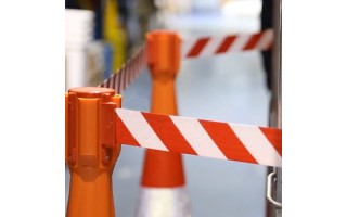 Cinta de Señalización Qrubber Retráctil 19cmx3m Rojo/Blanco Cinta de Señalización Qrubber Retráctil 19cmx3m Rojo/Blanco