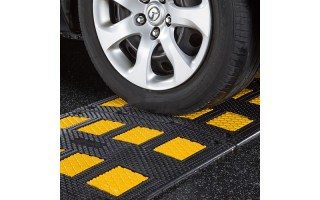 Terminal para Lomo de Burro Qrubber 60cm Negro y Amarillo Terminal para Lomo de Burro Qrubber 60cm Negro y Amarillo