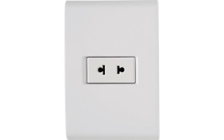 Toma Tramontina 2P Universal Blanco LizCor Toma Tramontina 2P Universal Blanco LizCor